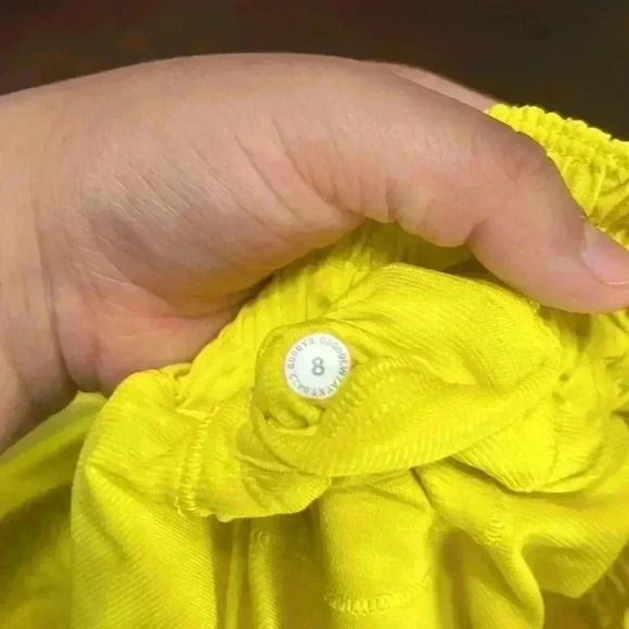 Lululemon Hotty hot short high rise - Picture 7 of 8